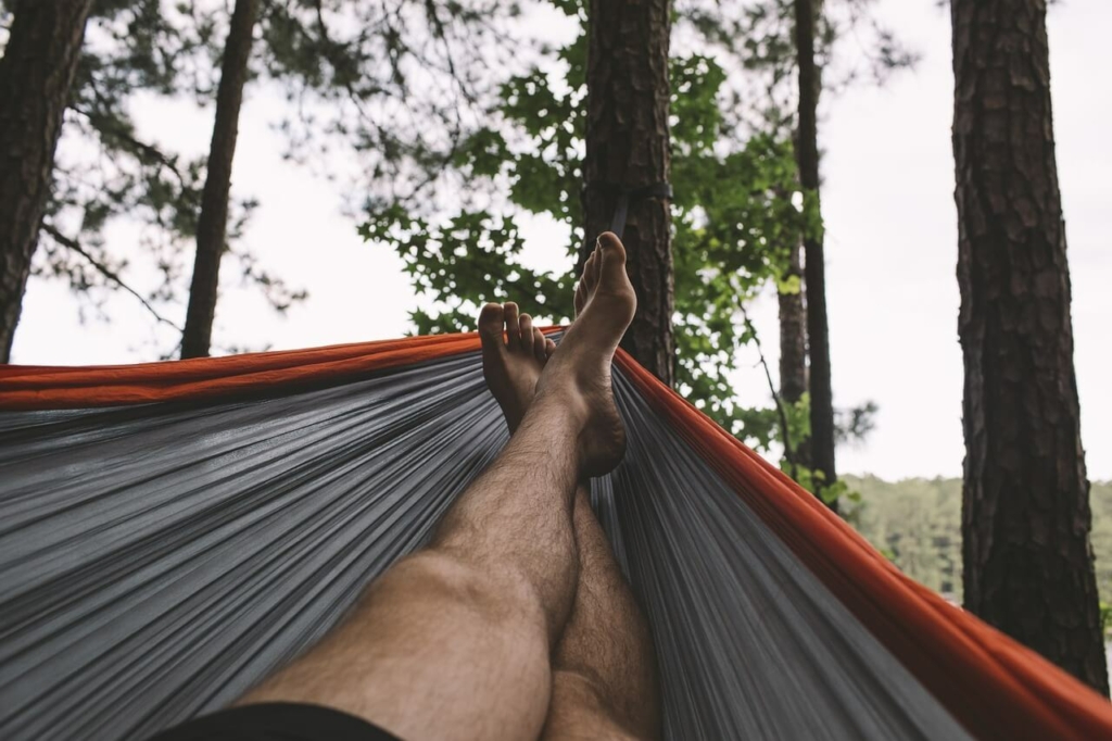 reisehängematte beine nach oben